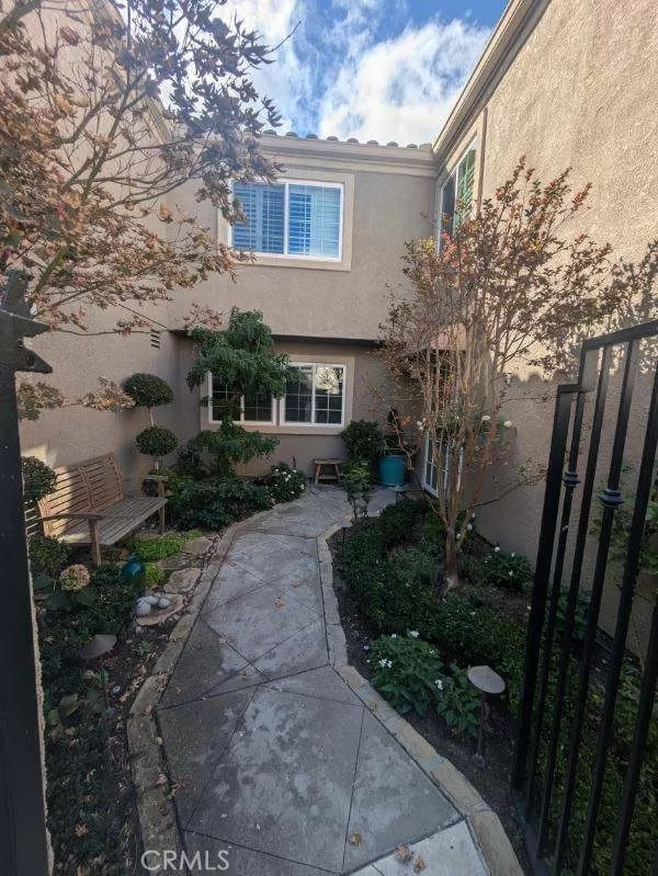 MLS: OC24219347 Condo For Sale