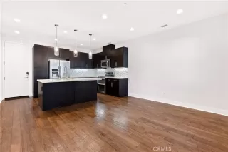 Photo #4: OC24219409 Listing