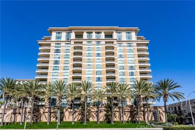 MLS: OC24222408 Condo For Sale