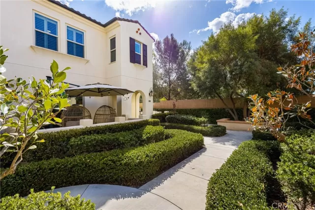 MLS: OC24222674 Condo For Sale