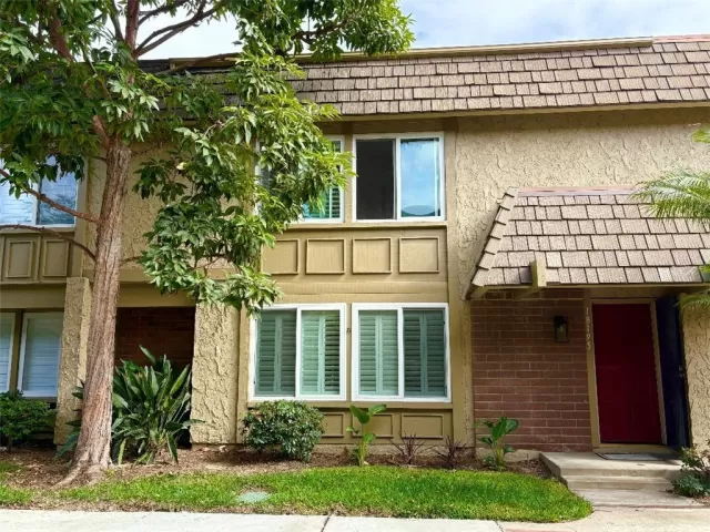 MLS: OC24223098 Condo For Sale