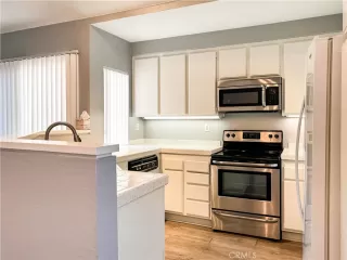 Photo #5: OC24223132 Listing