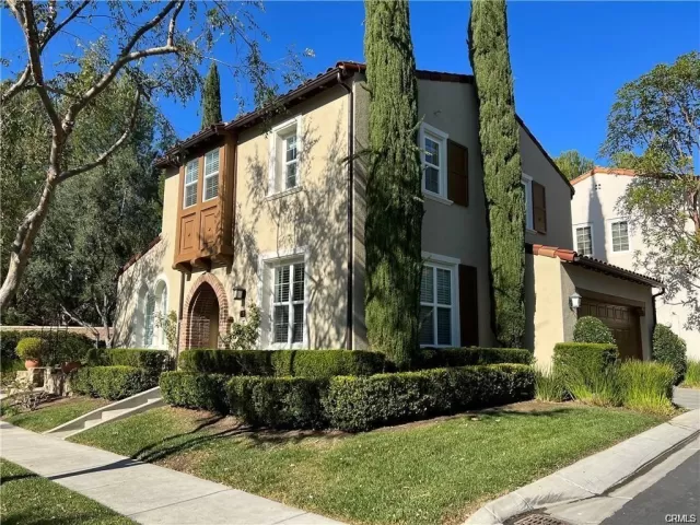 MLS: OC24223338 Condo For Sale