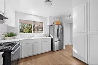 Photo #5: OC24223390 Listing