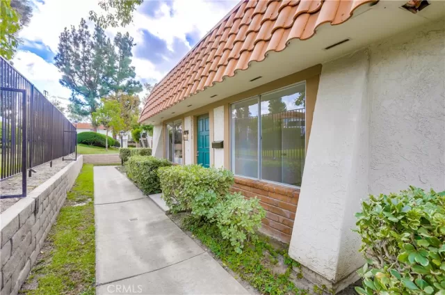 MLS: OC24223738 Condo For Sale