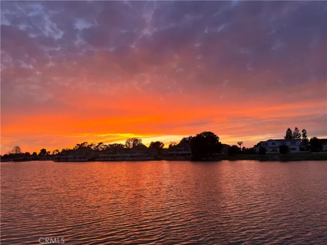 MLS: OC24223928 Condo For Sale