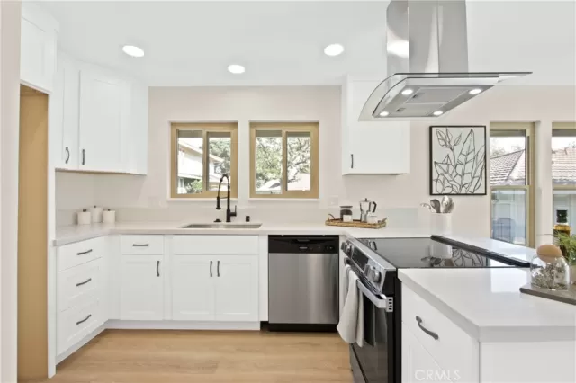 MLS: OC24224187 Condo For Sale