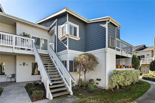 MLS: OC24225151 Condo For Sale