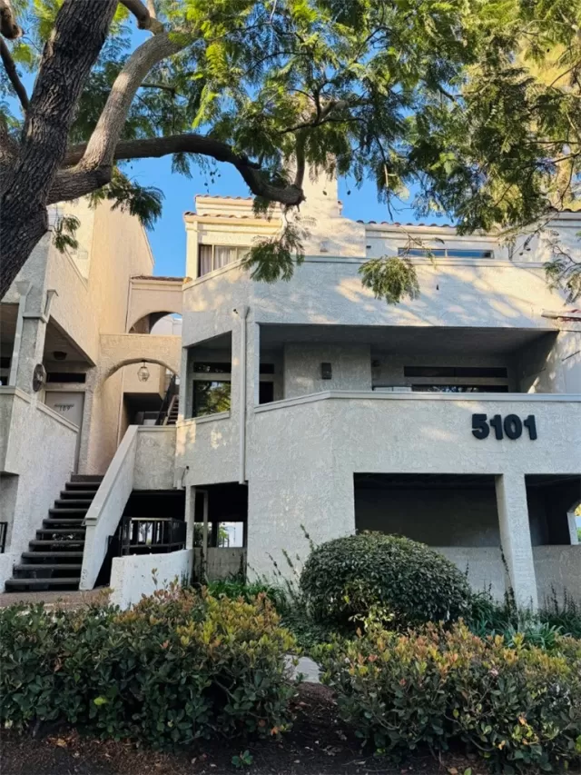 MLS: OC24226178 Condo For Sale