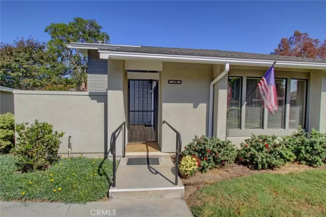 MLS: OC24226214 Condo For Sale