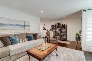 Photo #4: OC24226352 Listing 