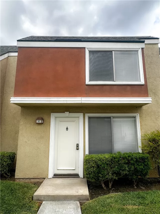 MLS: OC24226353 Condo For Sale