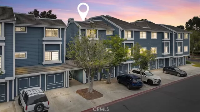 MLS: OC24227359 Condo For Sale