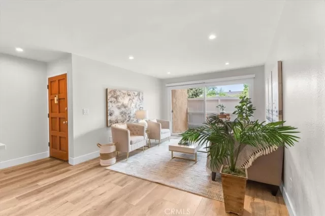 MLS: OC24227390 Condo For Sale