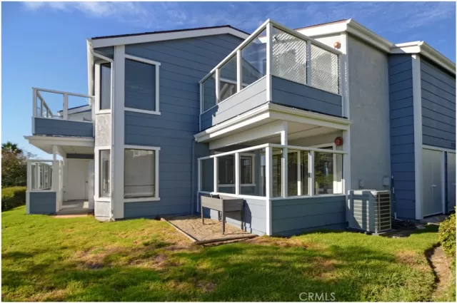 MLS: OC24227503 Condo For Sale