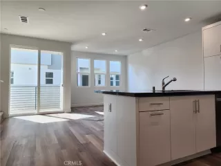 Photo #3: OC24227767 Listing 