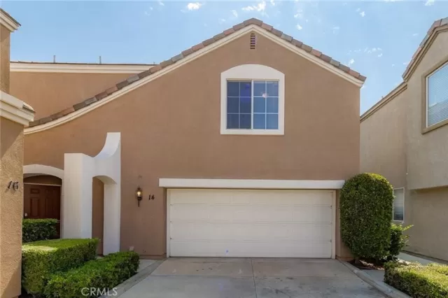 MLS: OC24227905 Condo For Sale