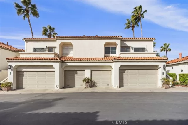 MLS: OC24229152 Condo For Sale