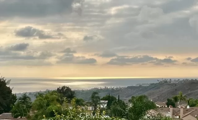 MLS: OC24229317 Condo For Sale