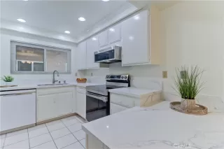 Photo #4: OC24229324 Listing