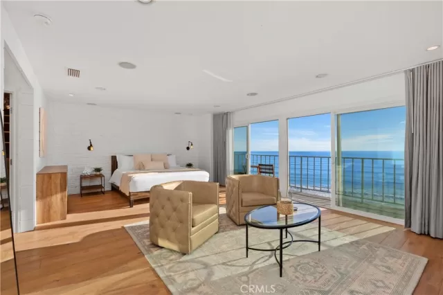 MLS: OC24232977 Condo For Sale