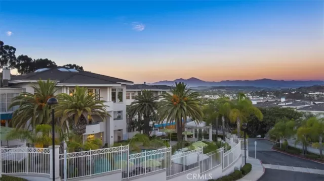 MLS: OC24233619 Condo For Sale