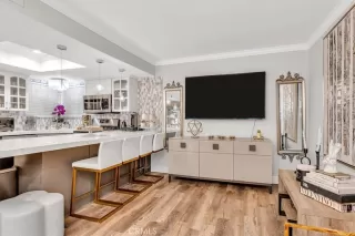 Photo #5: OC24234351 Listing