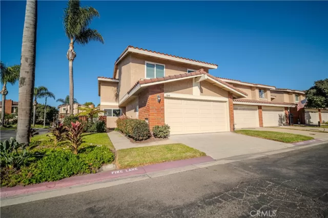 MLS: OC24235184 Condo For Sale