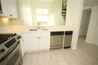 Photo #3: OC24235943 Listing