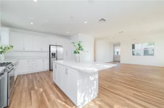 Photo #3: OC24236365 Listing 