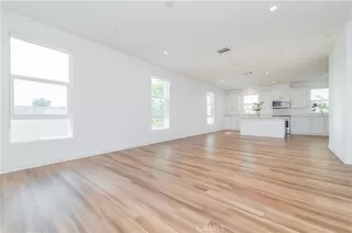 Photo #5: OC24236365 Listing 