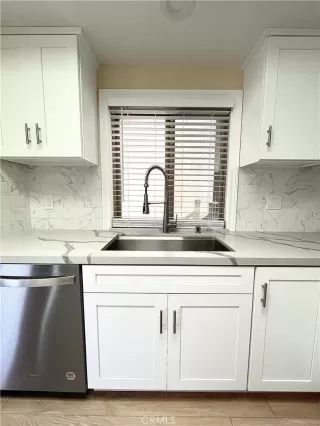 Photo #4: OC24237323 Listing 