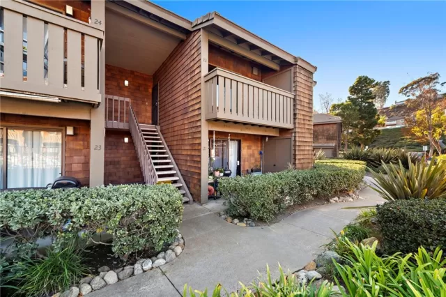 MLS: OC24237529 Condo For Sale