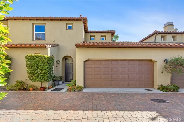 MLS: OC24237702 Condo For Sale