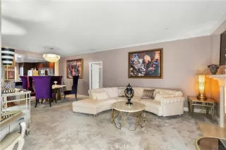 Photo #4: OC24238101 Listing