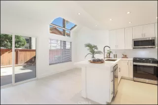 Photo #5: OC24238662 Listing 