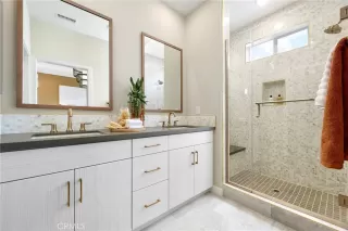 Photo #2: OC24239084 Listing 