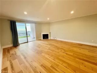 Photo #6: OC24240386 Listing 