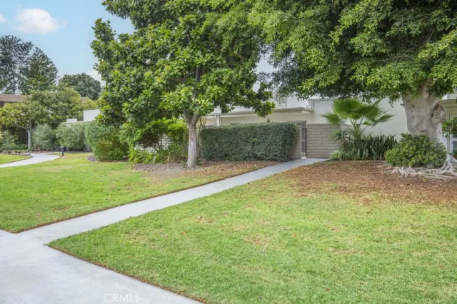 MLS: OC24242073 Condo For Sale