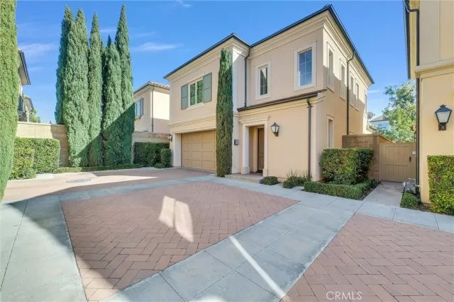 MLS: OC24242349 Condo For Sale