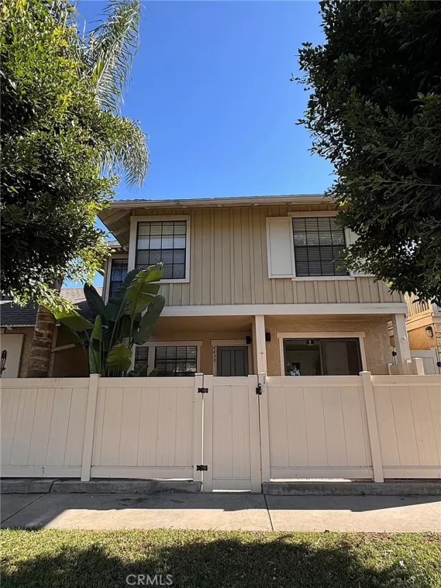 MLS: OC24242373 Condo For Sale