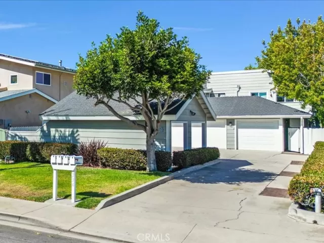 MLS: OC24242409 Condo For Sale