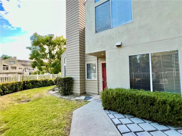 MLS: OC24242564 Condo For Sale