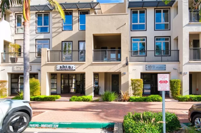 MLS: OC24242618 Condo For Sale