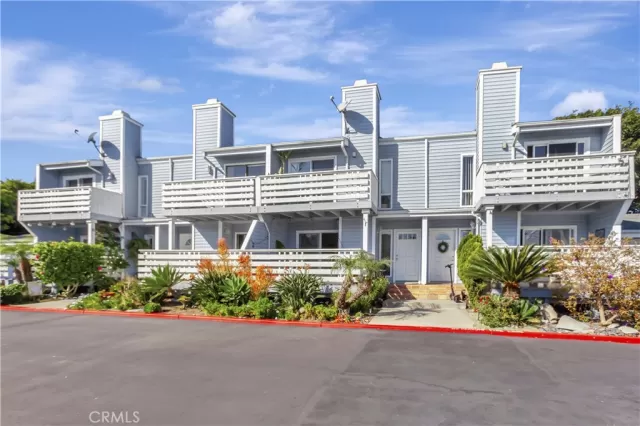 MLS: OC24242729 Condo For Sale