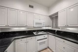 Photo #4: OC24242978 Listing 