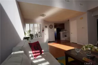 Photo #3: OC24243037 Listing