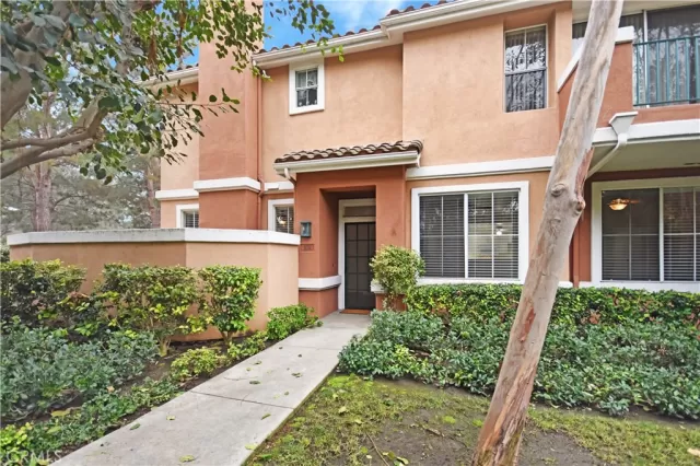 MLS: OC24247509 Condo For Sale