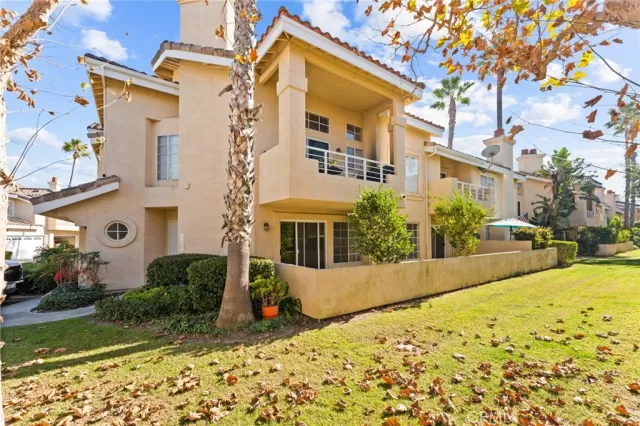 MLS: OC24248222 Condo For Sale