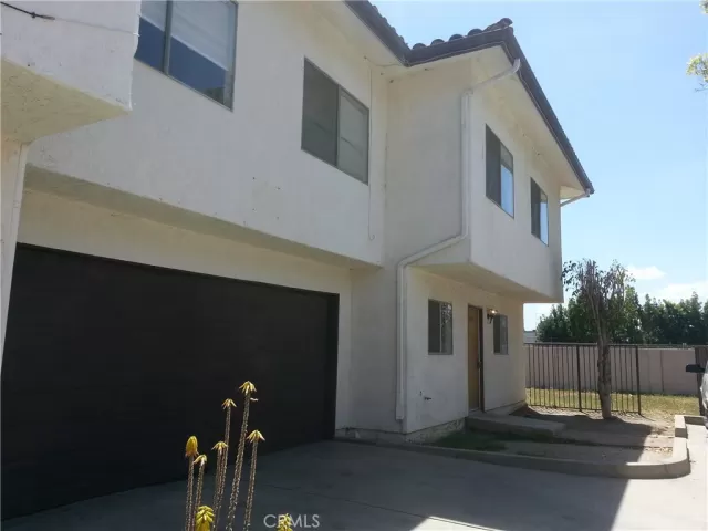 MLS: OC24249362 Condo For Sale